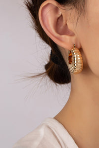 Clam Shell Pattern Hoop Earrings